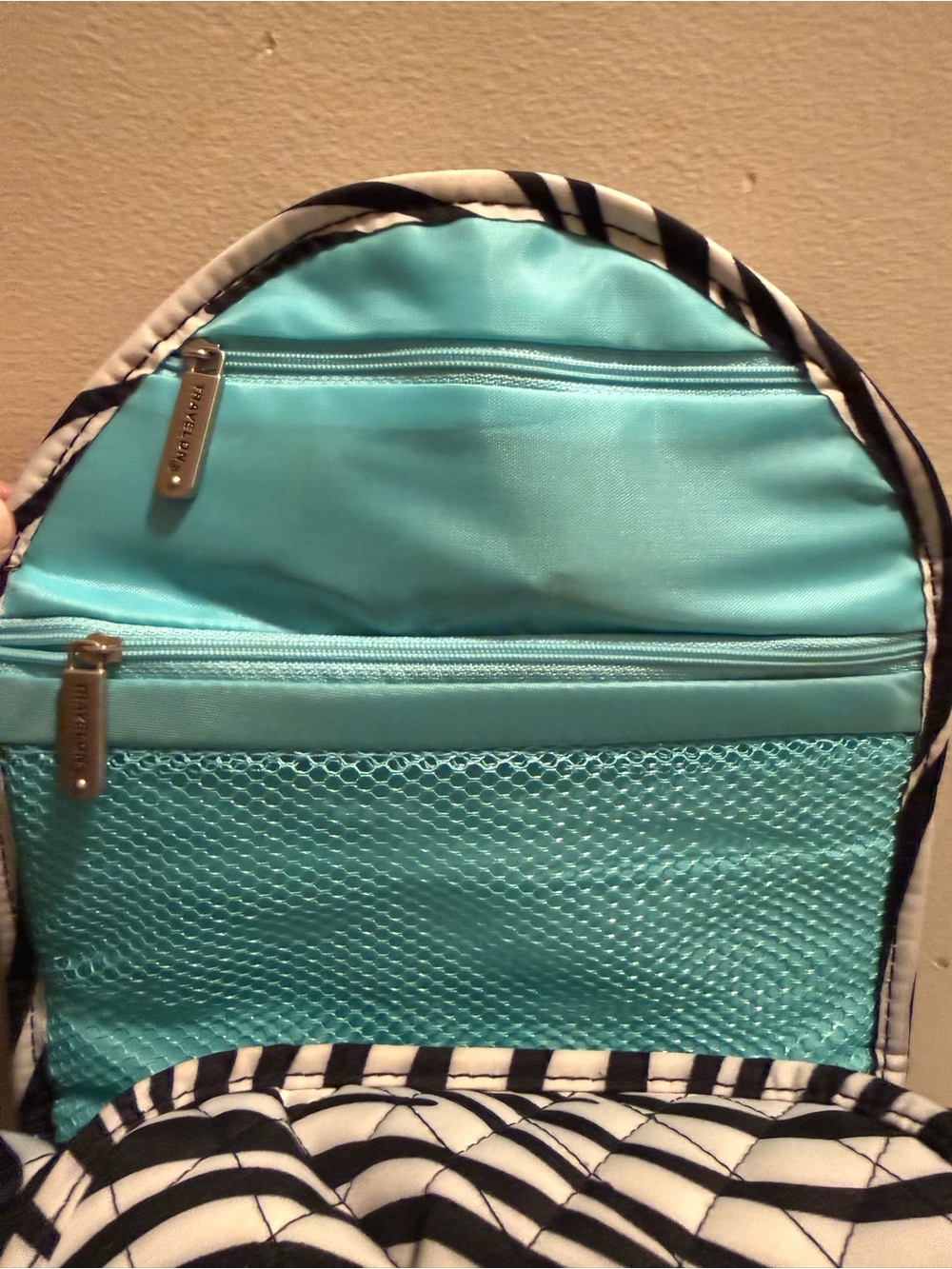 Travelon Black & White Zebra-Pattern Hanging Toiletry Organizer NWOT - Picture 3 of 8